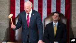 Phó Tổng thống Joe Biden, cùng với Chủ tịch Hạ viện Paul Ryan, tuyên bố Quốc hội xác nhận chiến thắng của ông Trumo trong kì bầu cử Tổng thống Hoa Kỳ. 