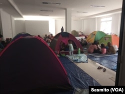 Tenda pengungsi di bekas Kodim 0504 di Jakarta Barat, Rabu, 17 Juli 2019. (Foto:VOA/Sasmito)