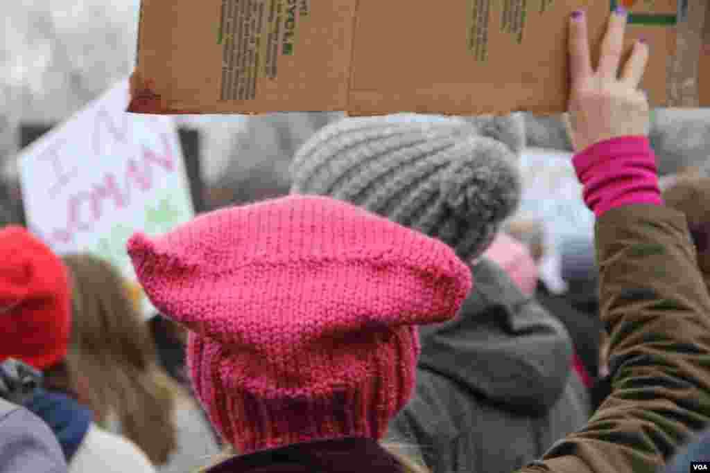 Large numbers of people participating in the Women’s March were wearing its signature pink hats in Washington, D.C., Jan. 21, 2017. (E. Sarai/VOA)