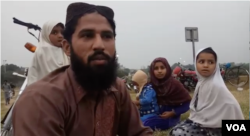 A man brought his young girls and a child on their knees to a demonstration in Islamabad. He said that he would stay there even if there was a security operation. (A, Tanzeem)