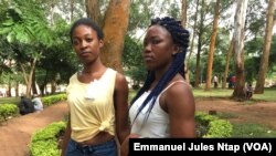 Lucie Reine et Joëlle cherchent à faire carrière en tant que mannequin, à Yaoundé, le 4 juin 2018. (VOA/Emmanuel Jules Ntap)