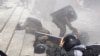 우크라이나 동부 자치화 반대 시위...경찰 2명 사망
