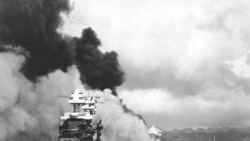 지난 1941년 12월 7일 하와이 진주만 기지에 정박한 미 해군 함정들이 일본군의 공습을 받고 있다. (자료사진)