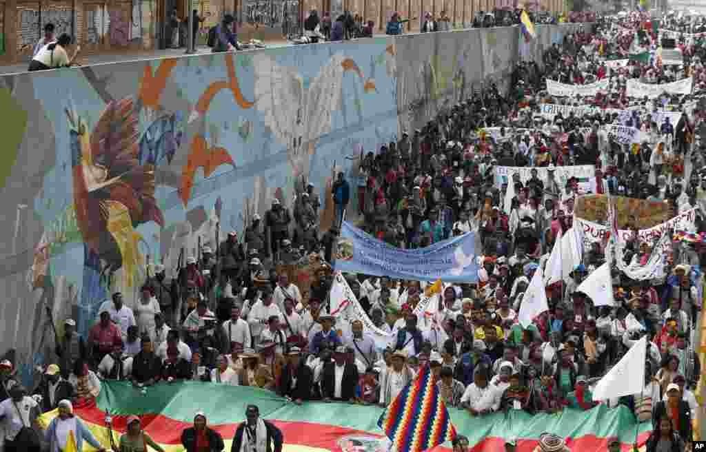 People participate in a peace march in Bogota, Colombia, Oct. 12, 2016. Thousands of rural farmers, indigenous activists and students marched in cities across the country to demand a peace deal between the government and leftist rebels.