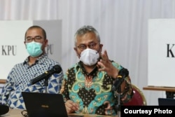 Ketua KPU Arief Budiman saat mengumumkan satu kasus positif, dalam konferensi pers di Gedung KPU RI, Selasa (21/7) sore. (Sumber: Humas KPU)