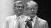 آقای براون در کنار جیمی کارتر در یکی از کنفرانس های خبری در کاخ سفید - تابستان ۱۳۵۶