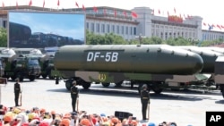 Tư liệu- Phi đạn đạn đạo xuyên lục địa DF-5B của Trung Quốc. 