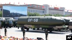 中国在2015年9月3日阅兵式上展示的东风-5B洲际弹道导弹