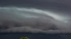 Awan besar terbentuk saat badai bergerak melewati Dalby, Queensland, Australia. (Foto: Reuters)