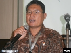 Ketua Lembaga Perlindungan Saksi dan Korban (LPSK) Abdul Haris Semendawai. (VOA/Muliarta)