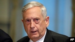 Bộ trưởng Quốc phòng Mỹ Jim Mattis ca ngợi quân đội Philippines tôn trọng nhân quyền trong cuộc chiến kéo dài năm tháng chống lại các phần tử chủ chiến Hồi giáo ở thành phố Marawi.