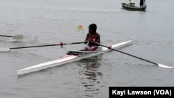 Claire Ayivon s’entrainant sur le lac Togo, le 5 mai 2021.