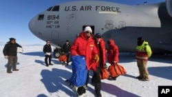 El secretario de Estado arribó a la Antártida procedente de Nueva Zelanda a bordo de un avión militar de carga C-17 Globemaster. 