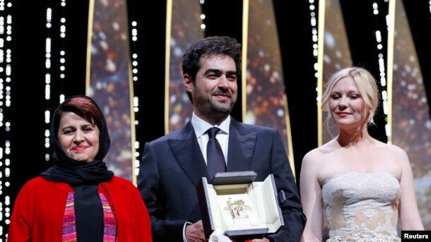 شهاب حسینی به خاطر بازی در فیلم فروشنده ساخته اصغر فرهادی جایزه بهترین بازیگر را دریافت کرد.