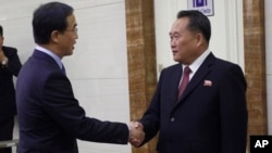 Ri Son Gwon, right, chairman of the North's Committee for the Peaceful Reunification of North Korea, shakes hands with South Korean Unification Minister Cho Myoung-gyon at the Pyongyang Airport in Pyongyang, North Korea, Oct. 4, 2018. The delegation flew to North Korea on Thursday for a joint celebration of the anniversary of a 2007 summit and to possibly hold further peace talks. 