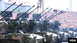 资料照: 2015年9月3日,中国在北京举行大阅兵,展示了国产现役武器装备，其中84%为首次公开亮相。（美国之音）