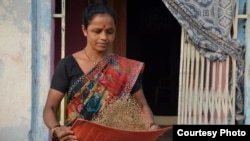 A woman winnows high-iron Dhanshakti pearl millet in Andhra Pradesh, India. Photo: Alina Paul-Bossuet (ICRISAT)