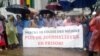 Des journalistent protestent devant la HAC à Conary, Guinée, le 26 août 2019. (VOA/Zakaria Camara)