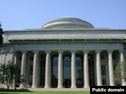 坐落在马萨诸塞州剑桥市的麻省理工学院的主楼（资料照片）。
