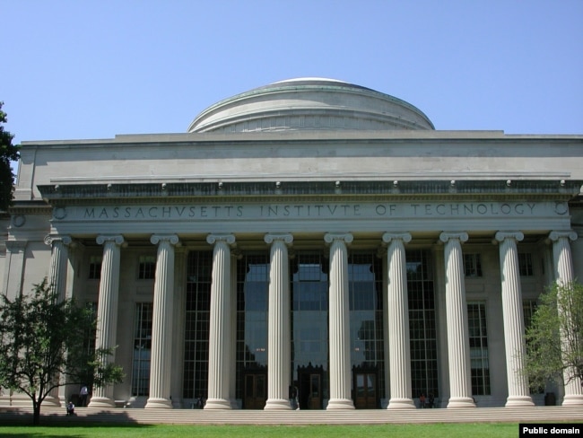坐落在馬薩諸塞州劍橋市的麻省理工學院的主樓（資料照片）。