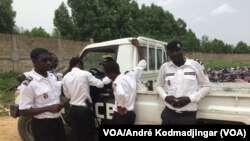 Des policiers à N’Djamena, Tchad, 28 août 2017. (VOA/André Kodmadjingar)