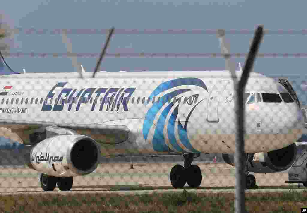 Mideast Egypt Plane
