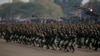 FILE - Tentara Indonesia memperagakan seni bela diri dalam peringatan HUT ke-74 Tentara Nasional Indonesia di Pangkalan Udara Halim Perdana Kusuma di Jakarta, 5 Oktober 2019. (Foto: Reuters)