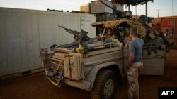 Des soldats hollandais de la MINUSMA (Mission Multidimensionnelle Intégrée des Nations Unies pour la Stabilisation au Mali) contingentés à leur base à Gao, 29 novembre 2017.