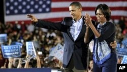 Presidente Barack Obama e primeira-dama Michelle Obama em campanha eleitoral em Ohio, 17 Outubro, 2010