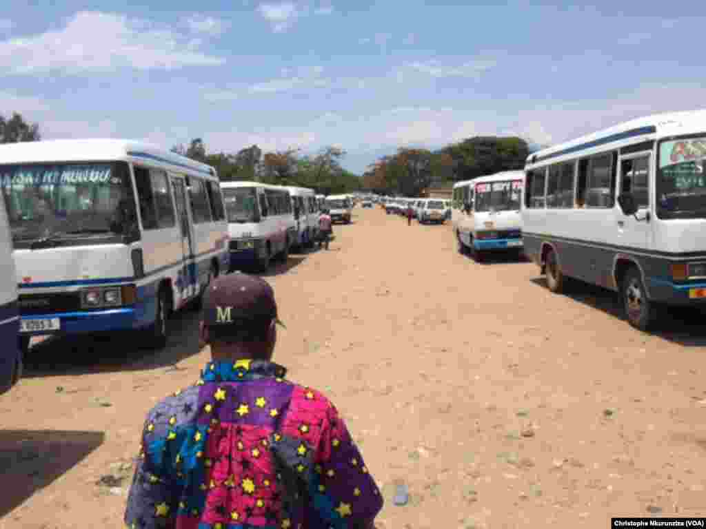 Nouvelles taxes sur les transports, à Bujumbura, Burundi, le 6 novembre 2016. (VOA/Christophe Nkurunziza)