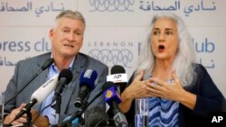 Marc dan Debra Tice, orang tua Austin Tice, yang hilang di Suriah pada 2012, berbicara di Press Club, di Beirut, Lebanon, 20 Juli 2017.