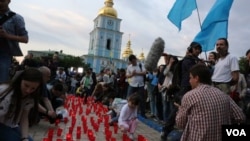 Акция-реквием «Зажги огонек в своем сердце». Киев, 17 мая 2014г.