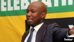 Zizi Kodwa est accusé de corruption dans une affaire de pots-de-vin en lien avec des contrats signés par la ville de Johannesburg.