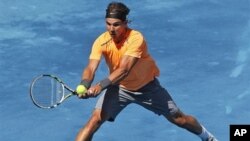 Setelah sembuh dari cedera lutut, Rafael Nadal mengumumkan partisipasinya dalam tiga turnamen dari empat turnamen ATP lapangan tanah liat di Amerika Latin bulan depan (foto: dok).