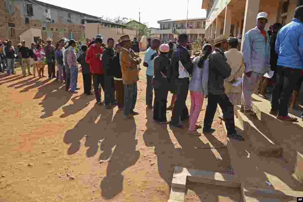 People stand in line to vote at a polling station during elections in Antananarivo, Madagascar, Oct. 25, 2013. 