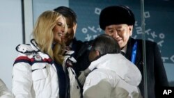 Ivanka Trump, la fille du président américain, et le représentant de la Corée du Nord, Kim Yong Chol, à la clotûre des JO en Corée du Sud, le 25 février 2018.