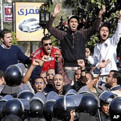 Des manifestants à Suez