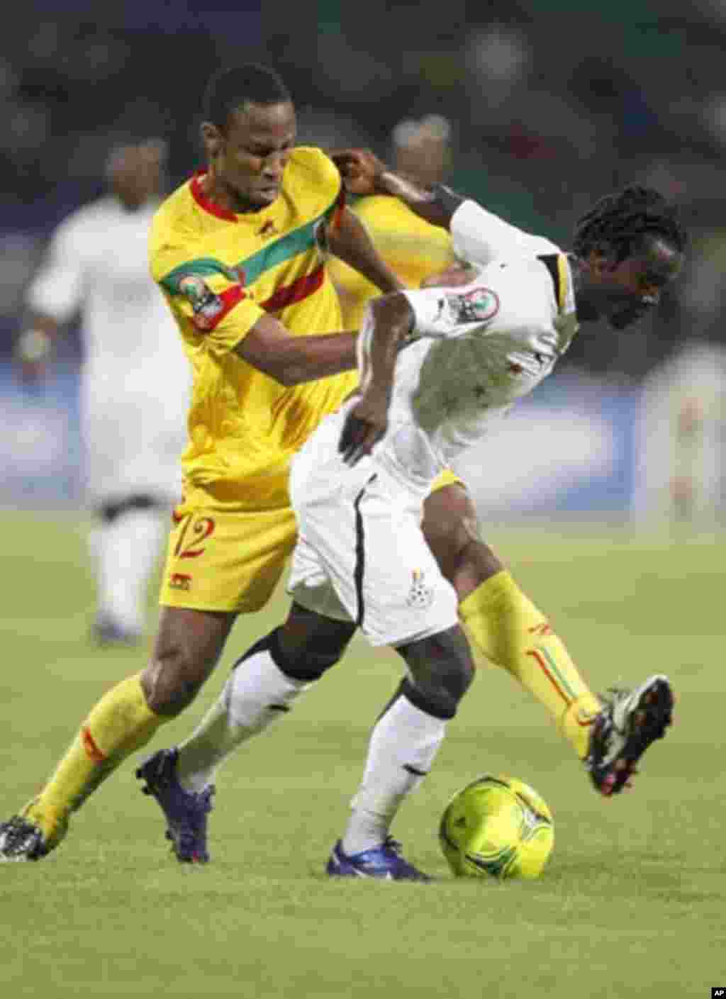 Ghana's Annan Anthony (R) challenges Kaita Seydou of Mali during their African Cup of Nations Group D soccer match in FranceVille Stadium January 28, 2012.