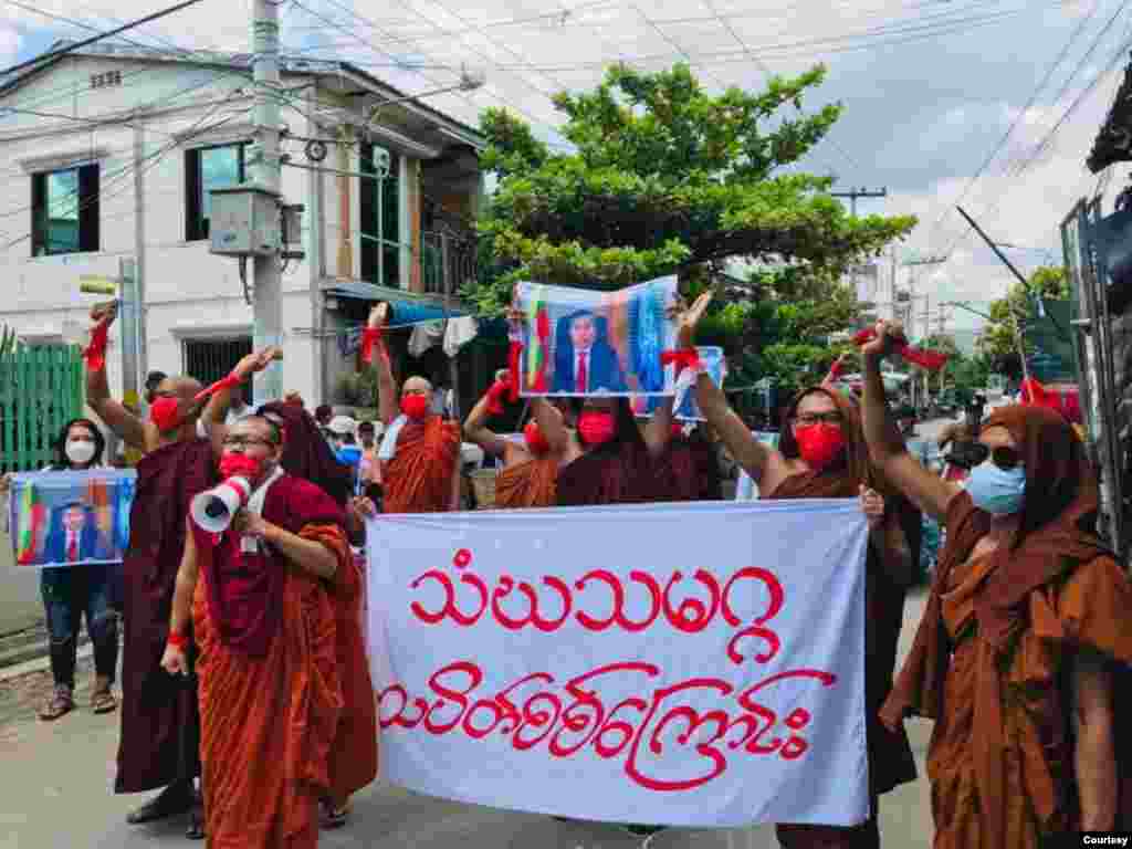 စစ်အာဏာသိမ်းမှု ဆန့်ကျင်ရေး မန္တလေး သံဃသမဂ္ဂ သပိတ်စစ်ကြောင်း။ (စက်တင်ဘာ ၁၂၊ ၂၀၂၁။ ဓာတ်ပုံ - သံဃသမဂ္ဂ သပိတ်စစ်ကြောင်း)