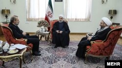 گفتگوی سران سه قوه ایران - از چپ: صادق آملی لاریجانی، حسن روحانی و علی لاریجانی - آرشیو