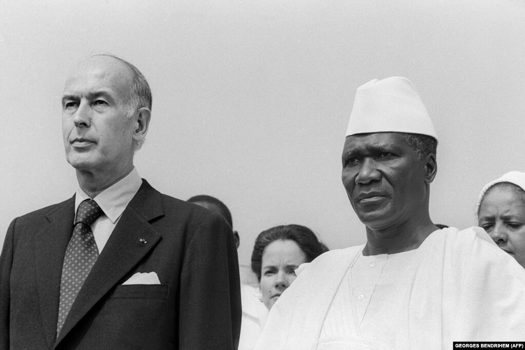 Le président guinéen Ahmed Sekou Toure (à droite), avec le président français Valéry Giscard d'Estaing, le 20 décembre 1978.