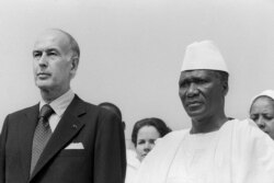 Le président guinéen Ahmed Sekou Toure (à droite), avec le président français Valéry Giscard d'Estaing, le 20 décembre 1978.