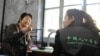 Trung Quốc: Con cái phải thăm viếng cha mẹ già yếu