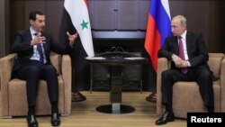 러시아를 방문한 바샤르 알아사드 이란 대통령이 17일 소치의 리조트에서 블라디미르 푸틴 러시아 대통령과 회담하고 있다. 