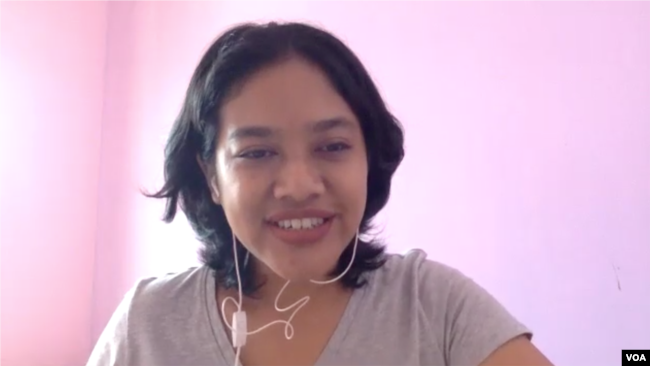 Siti Fauziah, pemeran Bu Tejo, saat diwawancara VOA melalui Zoom.