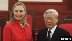 Ngoại trưởng Hoa Kỳ Hillary Clinton gặp Tổng bí thư Đảng cộng sản Việt Nam Nguyễn Phú Trọng tại Hà Nội 10/7/12