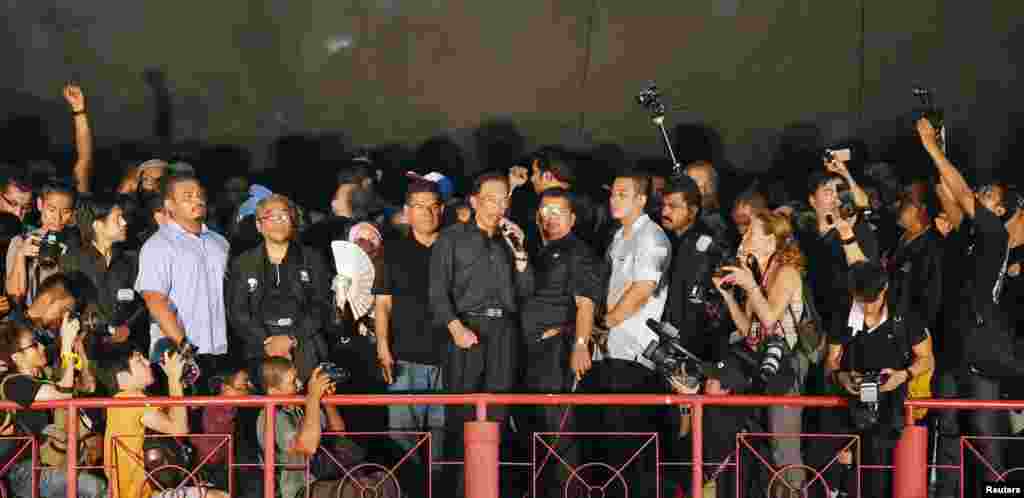 Malaysian opposition leader Anwar Ibrahim speaks during a rally to protest Sunday's election results at a stadium in Kelana Jaya, May 8, 2013.