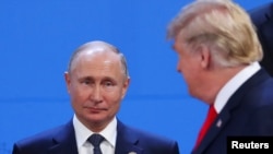 Predsednik Rusije Vladimir Putin i predsednik SAD Donald Tramp na samitu G20 u Argentini, novembar 2018.