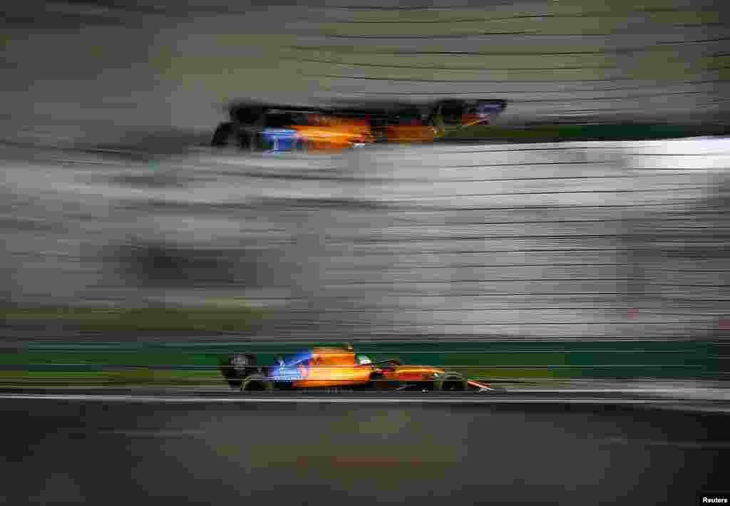 លោក&nbsp;Lando Norris ពី​ក្រុម​ហ៊ុន&nbsp;McLaren កំពុង​ហាត់​សម្រាប់​ការ​ប្រកួត​​&nbsp;Grand Prix ក្នុង​ប្រទេស​សិង្ហបុរី នៅ​ទីលាន​ប្រកួត&nbsp;Marina Bay Street Circuit។