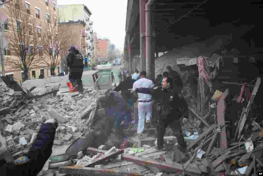 Police respond to the scene of an explosion and building collapse in Harlem, New York, March 12, 2014.